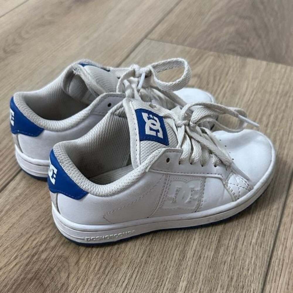 Kids DC Striker Low Top Skate Shoe Size 11.5